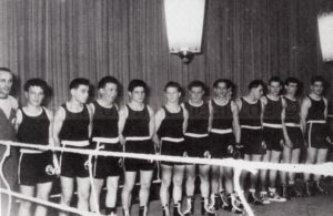 Mannschaft der legendären Boxstaffel von Schwarz-Weiß Unser-Fritz mit dem Trainer Adi Jahn, Foto Norbert Kozicki