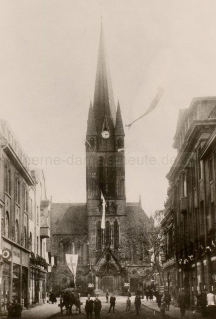 Die neue Johanneskirche mit ursprünglichen Turm im 350. Jubiläumsjahr der Reformation, 1927, Foto Stadtarchiv Herne