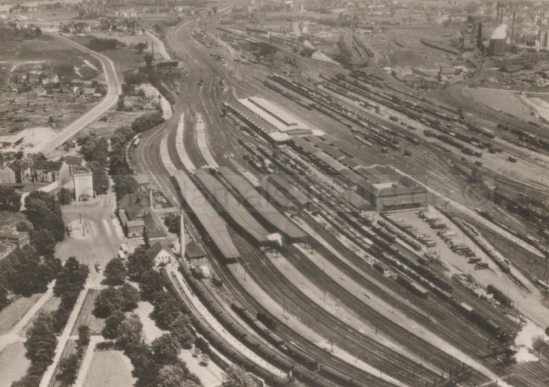 Der Hauptbahnhof zu seinen besten Zeiten nach 1930: links unten die Eilgutanlage, in der Mitte die Stückgutumladehalle und Wagenwäsche, rechts der Verschiebebahnhof, Foto Stadtarchiv Herne