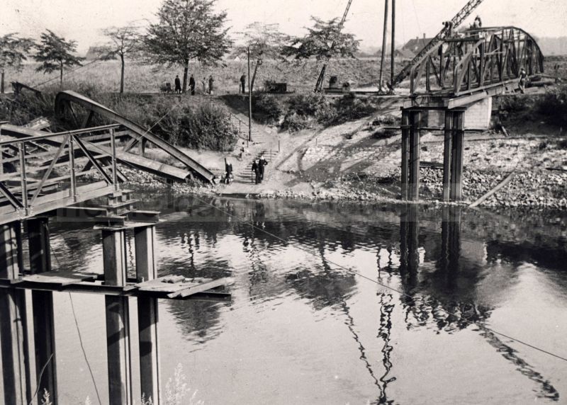 Die gesprengte Kanalbrücke an der Recklinghäuser Straße, Mai 1945, Foto Bildarchiv Herne