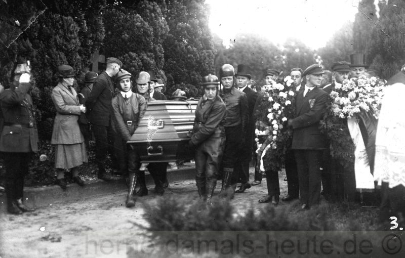 Willi Henkelmann, Bestattung in Münster, Juli 1928, Foto Stadtarchiv Herne