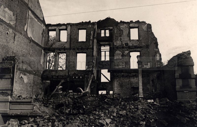 Zerstörtes Haus in der Wanner Hindenburgstraße, 1944
