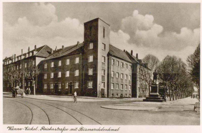 Postkartenansicht des Bismarck-Denkmals an der Reichs-, Ecke Hauptstraße, Repro Stadtarchiv Herne