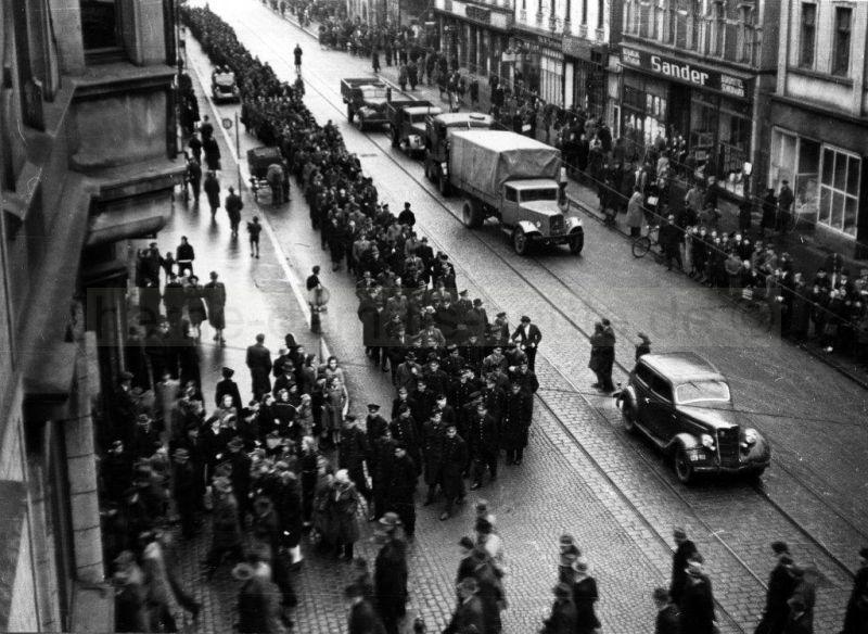 Hungerdemonstration auf der Bahnhofstraße, 1947, Foto Bildarchiv Herne