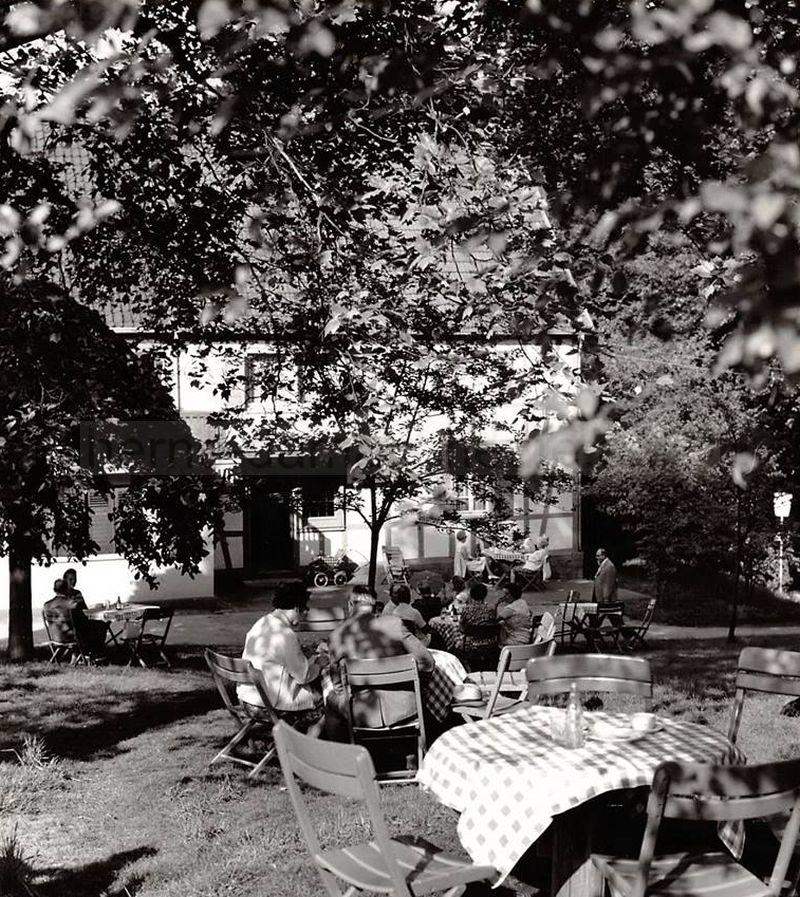 Rast im Garten des Hauses Kranenberg, 1960er Jahre, Foto Stadtarchiv Herne