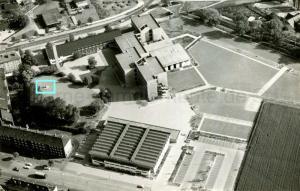 Luftbildaufnahme des Schulzentrums Sodingen, der jetzigen Mont-Cenis-Gesamtschule, mit Plastikgruppe, Mitte 1970er Jahre, Repro Stadtarchiv Herne